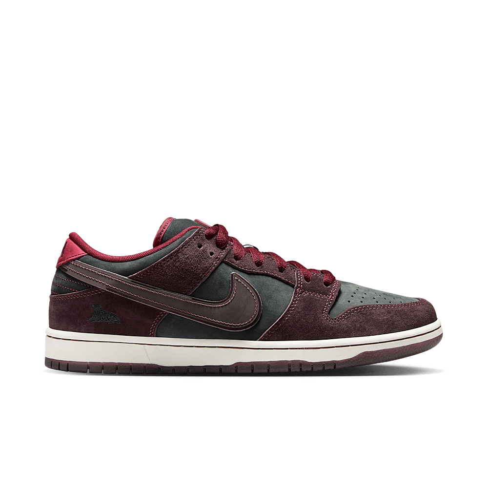 NIKE SB DUNK LOW RIOT SKATESHOP