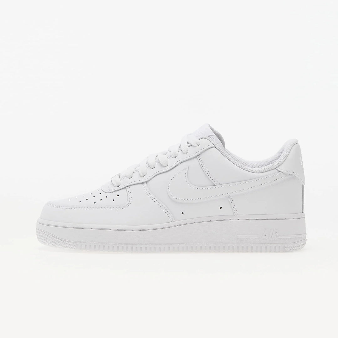 NIKE AIR FORCE 1 LOW &