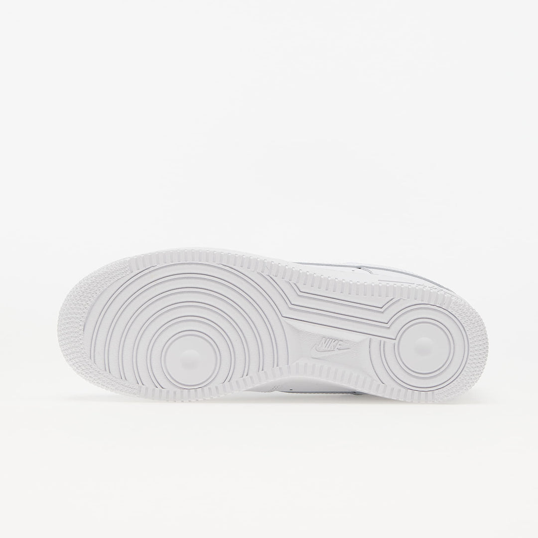 NIKE AIR FORCE 1 LOW &