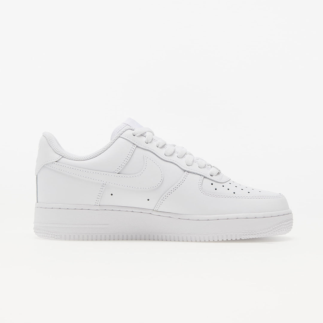 NIKE AIR FORCE 1 LOW &
