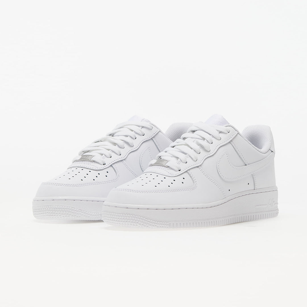 NIKE AIR FORCE 1 LOW &