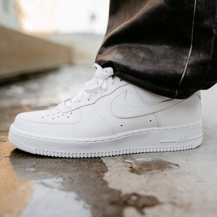 NIKE AIR FORCE 1 LOW &