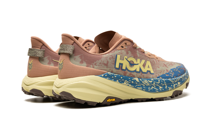 HOKA ONE ONE SPEEDGOAT 6 MAPLE CARDAMOM
