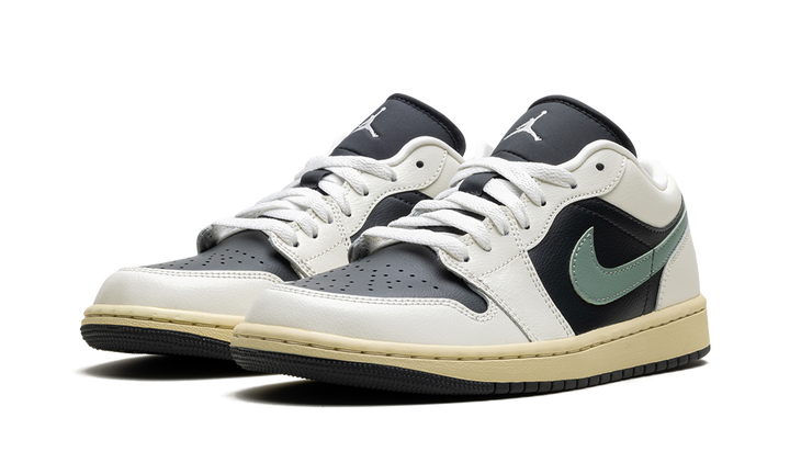 JORDAN 1 LOW JADE SMOKE (WOMEN&