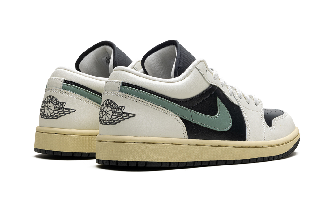 JORDAN 1 LOW JADE SMOKE (WOMEN&