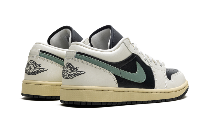 JORDAN 1 LOW JADE SMOKE (WOMEN&