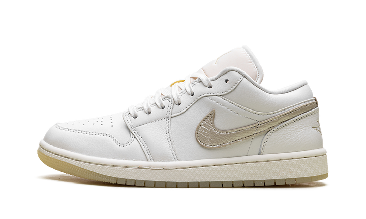 JORDAN 1 LOW SE METALLIC TEAM GOLD (WOMEN&