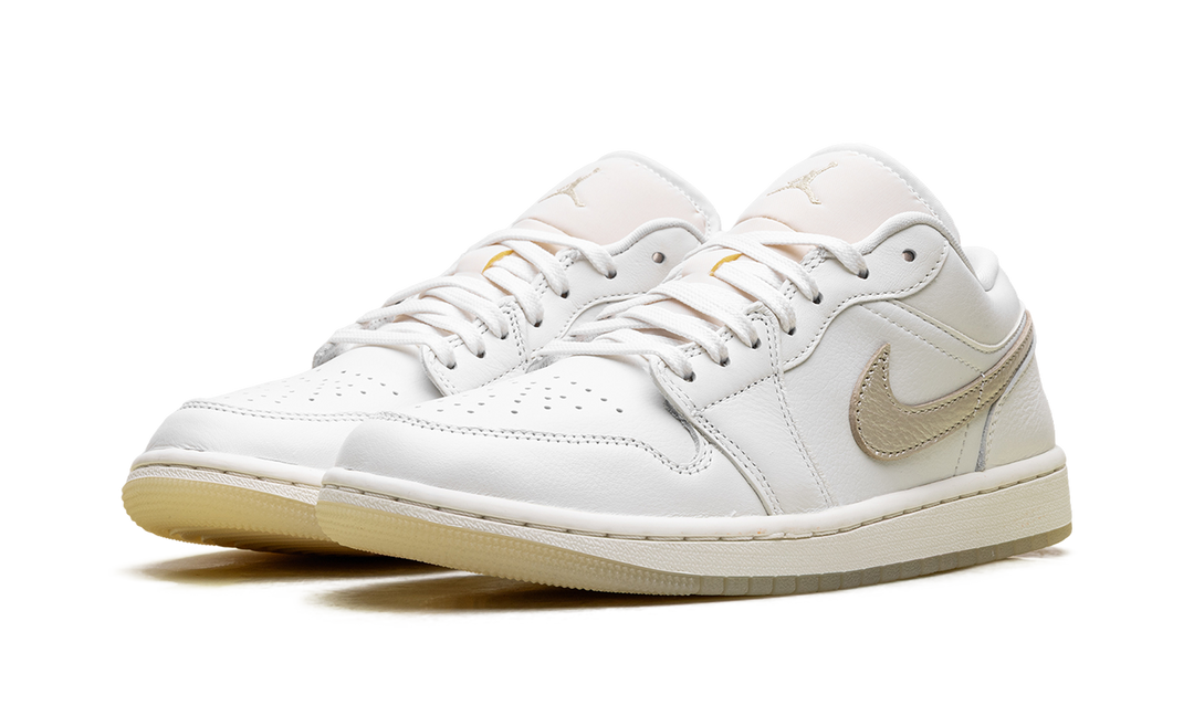 JORDAN 1 LOW SE METALLIC TEAM GOLD (WOMEN&