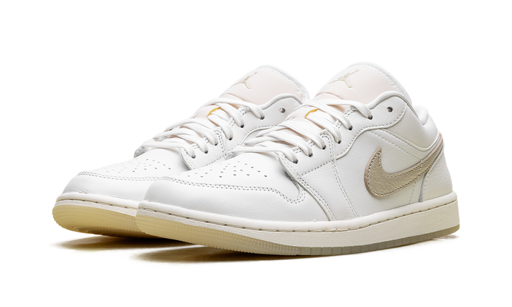 JORDAN 1 LOW SE METALLIC TEAM GOLD (WOMEN&