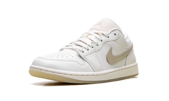 JORDAN 1 LOW SE METALLIC TEAM GOLD (WOMEN&