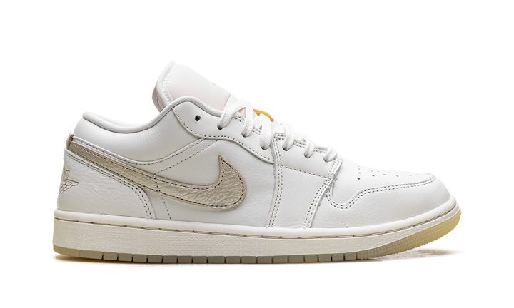 JORDAN 1 LOW SE METALLIC TEAM GOLD (WOMEN&