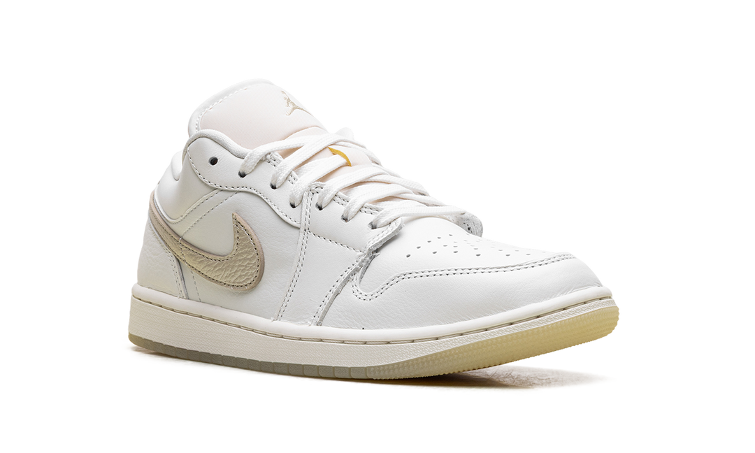 JORDAN 1 LOW SE METALLIC TEAM GOLD (WOMEN&