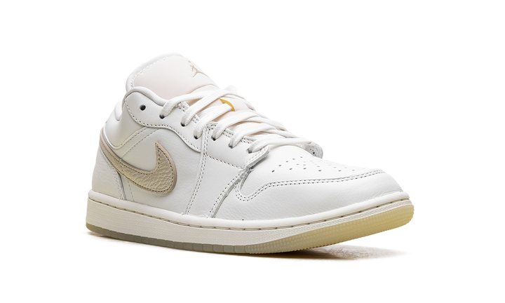 JORDAN 1 LOW SE METALLIC TEAM GOLD (WOMEN&
