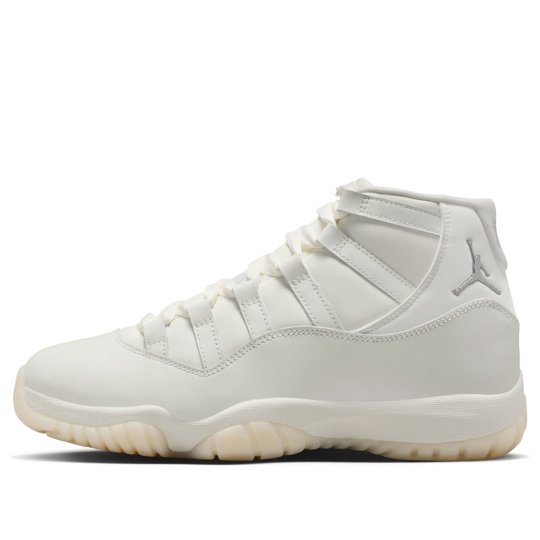 JORDAN 11 RETRO PEARL (WOMEN&