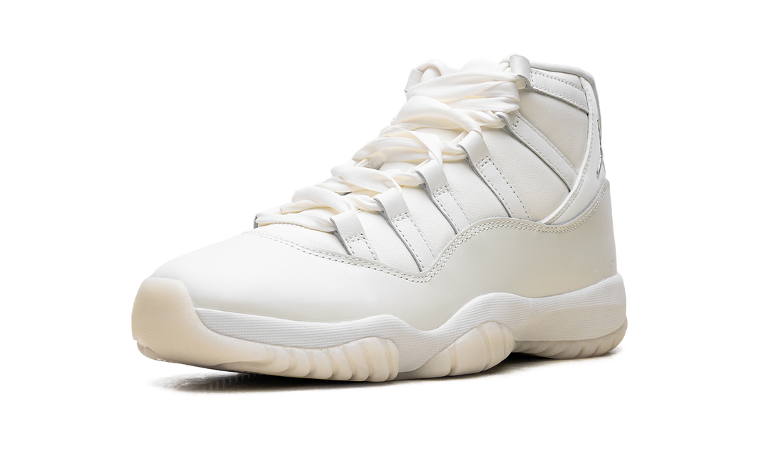 JORDAN 11 RETRO PEARL (WOMEN&