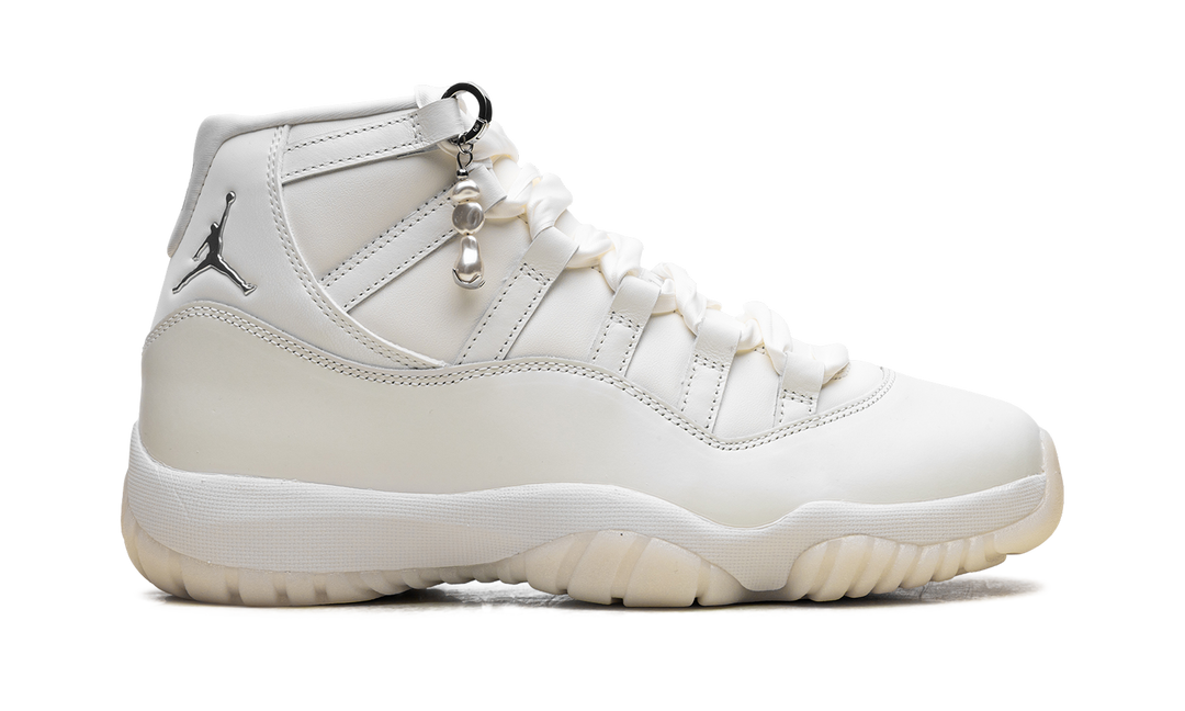 JORDAN 11 RETRO PEARL (WOMEN&