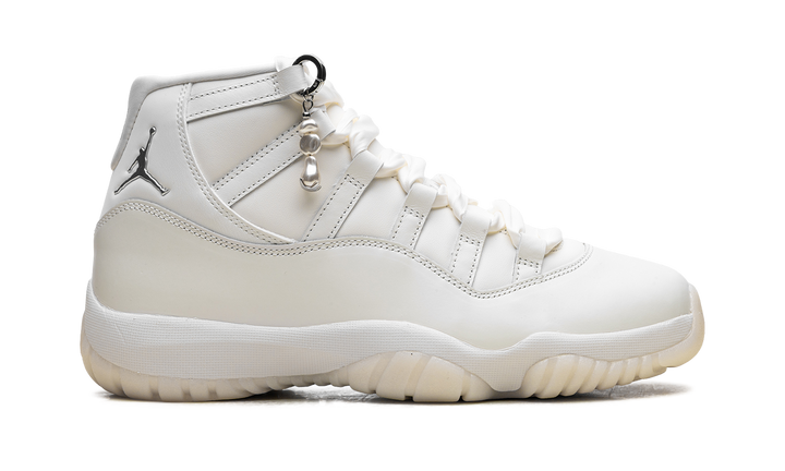 JORDAN 11 RETRO PEARL (WOMEN&