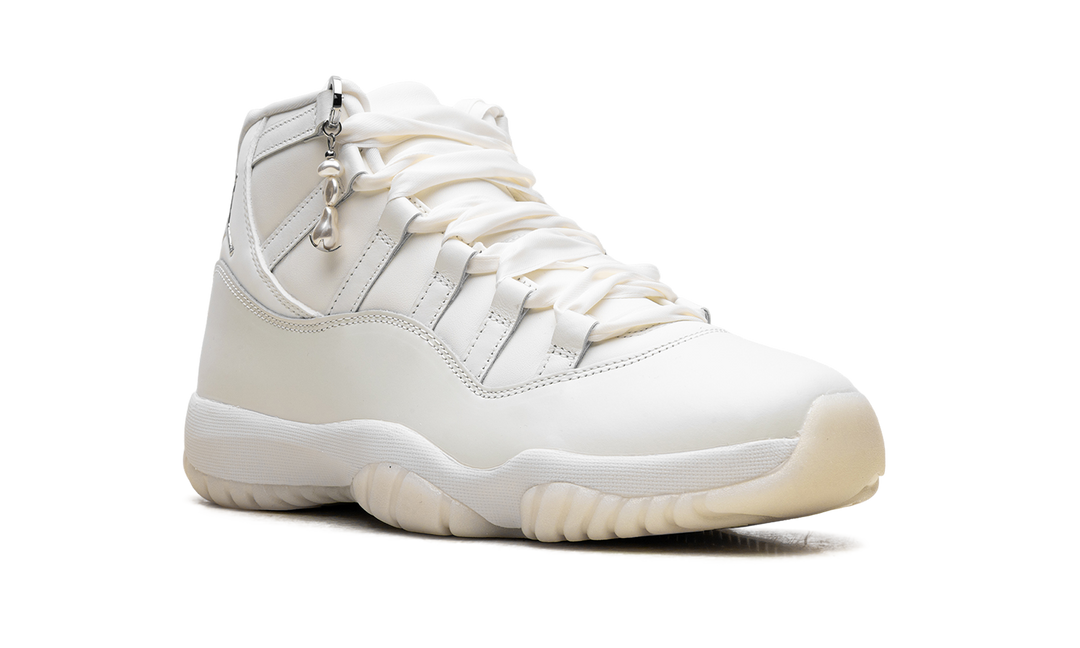 JORDAN 11 RETRO PEARL (WOMEN&