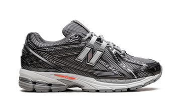 NEW BALANCE 1906R BLACK METALLIC URGENT RED SLATE — Stock
