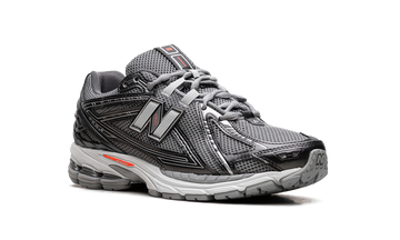 NEW BALANCE 1906R BLACK METALLIC URGENT RED SLATE — Stock