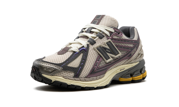 NEW BALANCE 1906R LICORICE — Stock