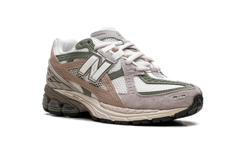 NEW BALANCE 1906U LINEN DARK OLIVINE — Stock