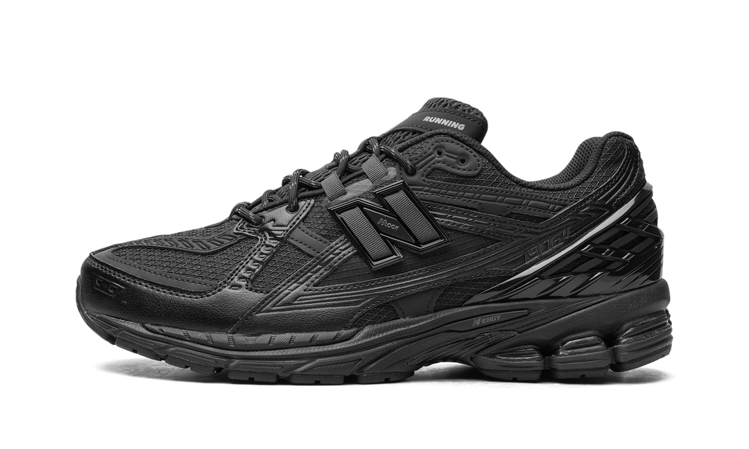 NEW BALANCE 740 TRIPLE BLACK