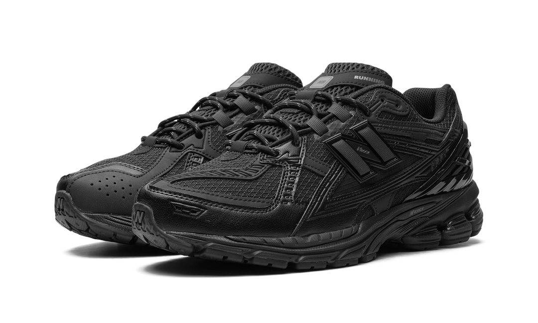 NEW BALANCE 740 TRIPLE BLACK