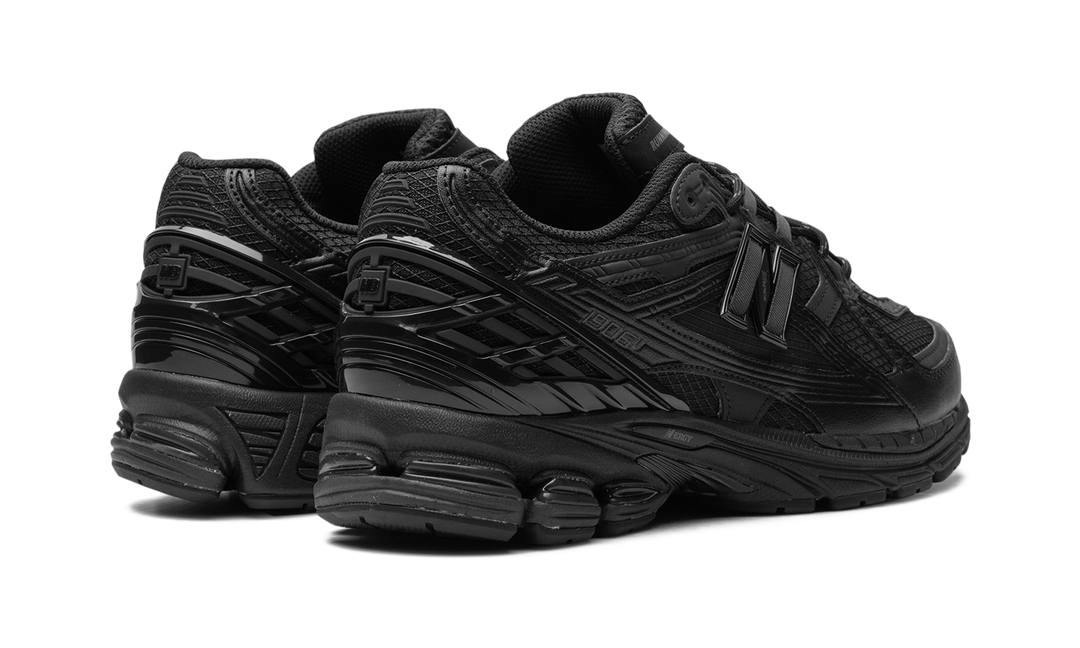 NEW BALANCE 740 TRIPLE BLACK