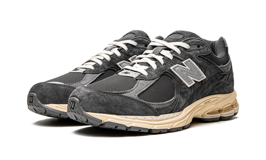 NEW BALANCE 2002R BLACK — Stock 