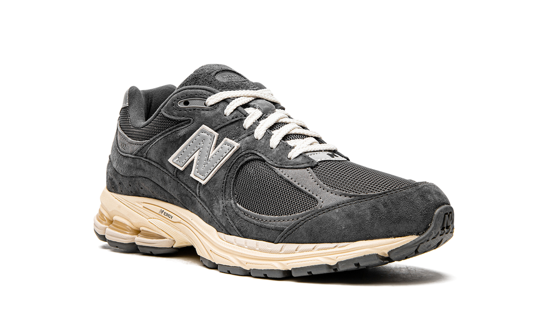 NEW BALANCE 2002R BLACK — Stock 