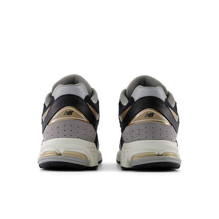 NEW BALANCE 2002R BLACK SEA SALT GOLD METALLIC