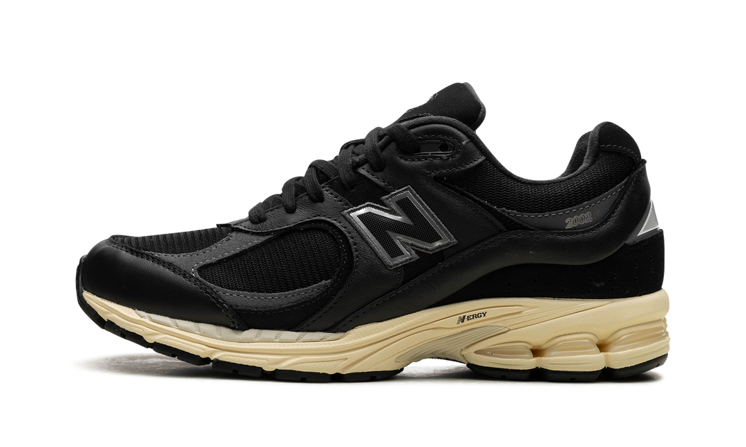 NEW BALANCE 2002R BLACK VINTAGE