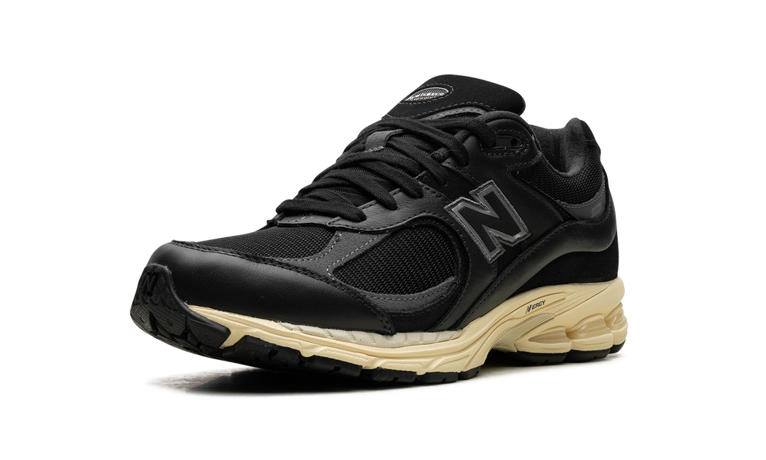 NEW BALANCE 2002R BLACK VINTAGE