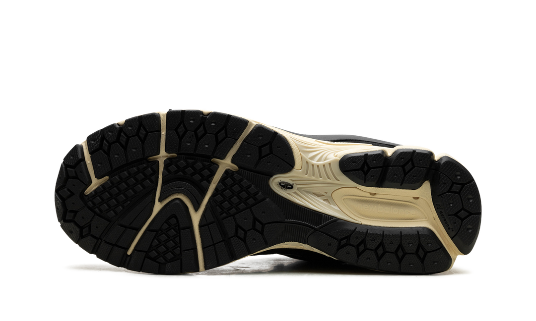 NEW BALANCE 2002R BLACK VINTAGE