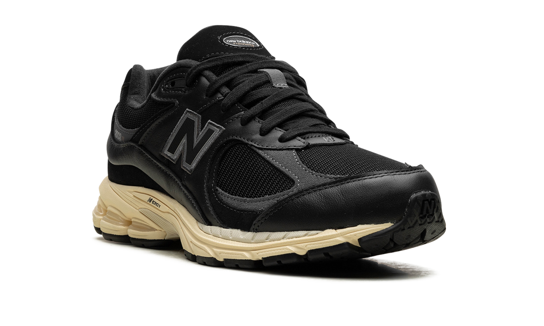 NEW BALANCE 2002R BLACK VINTAGE