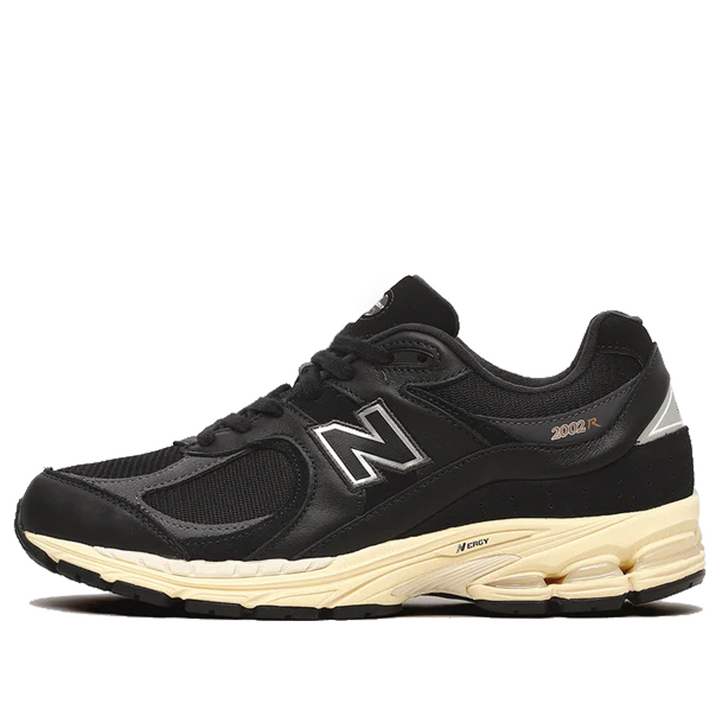 NEW BALANCE 2002R BLACK VINTAGE