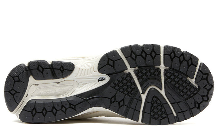 NEW BALANCE 2002R BONE LIGHT ALUMINUM — Stock 