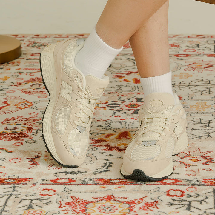 NEW BALANCE 2002R OFF WHITE