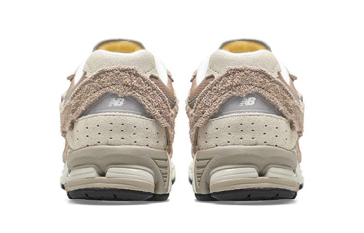 NEW BALANCE 2002R &
