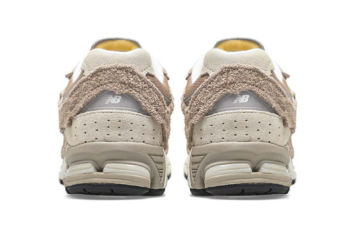 NEW BALANCE 2002R &
