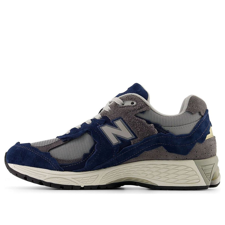 NEW BALANCE 2002R PROTECTION PACK NAVY RAINCLOUD