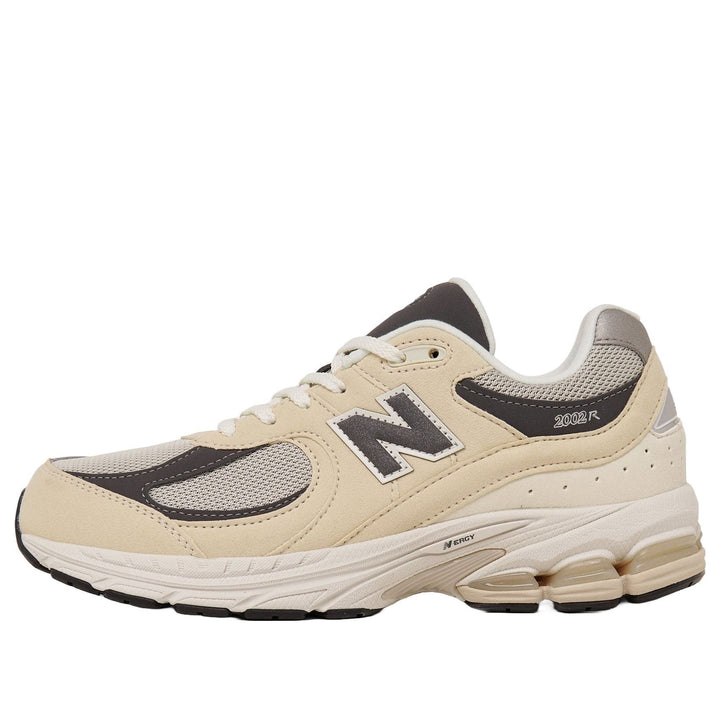 NEW BALANCE 2002R SANDSTONE MAGNET GS — Stock 