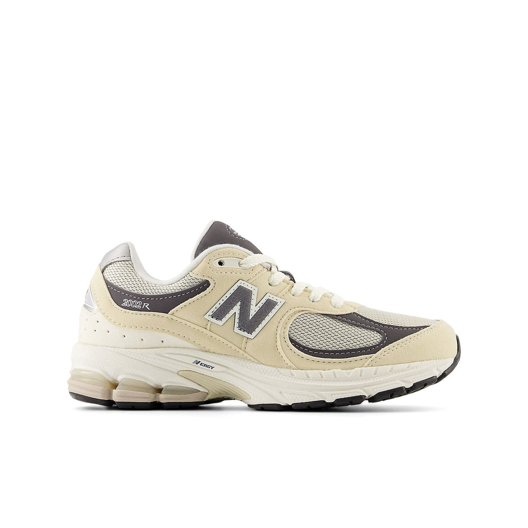 NEW BALANCE 2002R SANDSTONE MAGNET GS — Stock 