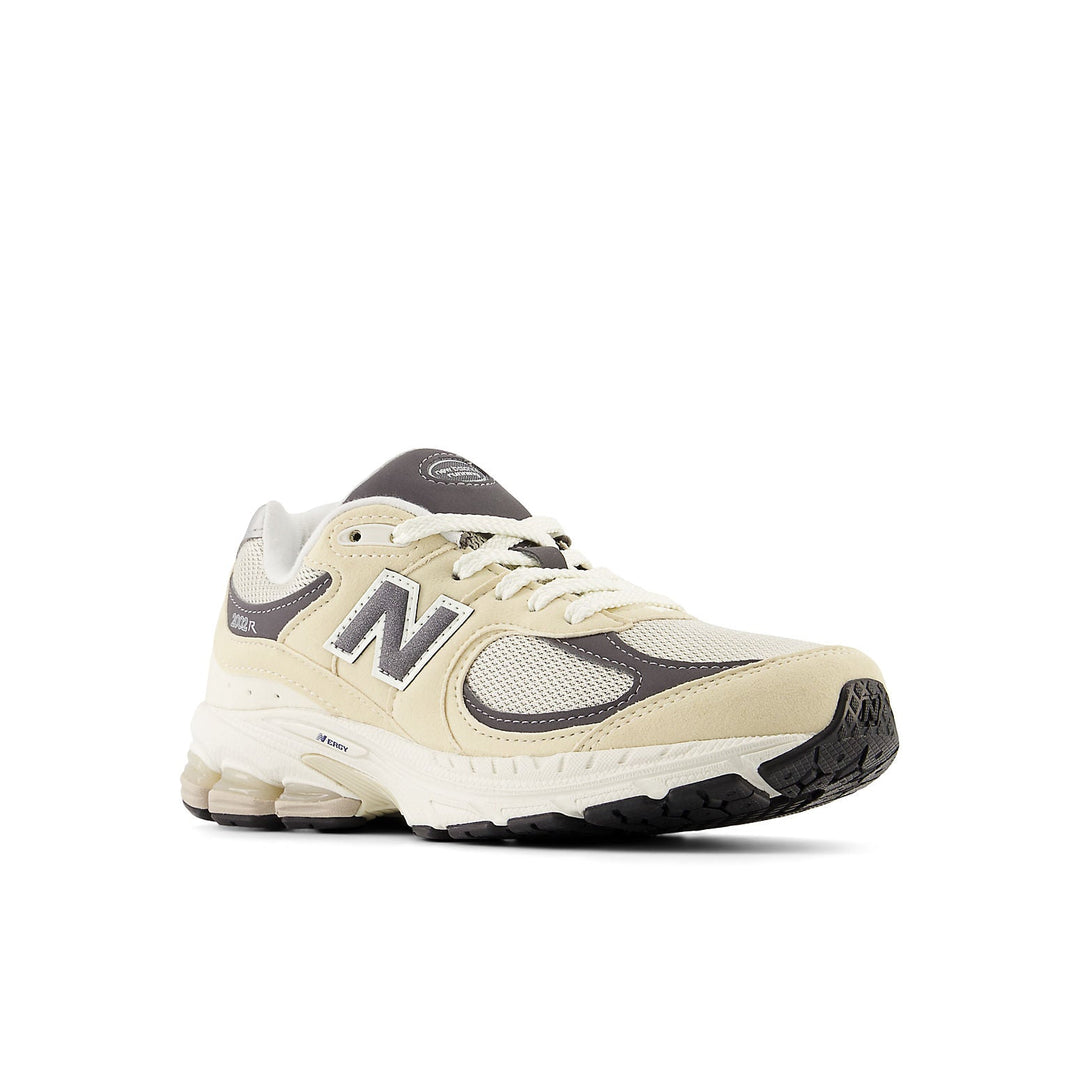 NEW BALANCE 2002R SANDSTONE MAGNET GS — Stock 