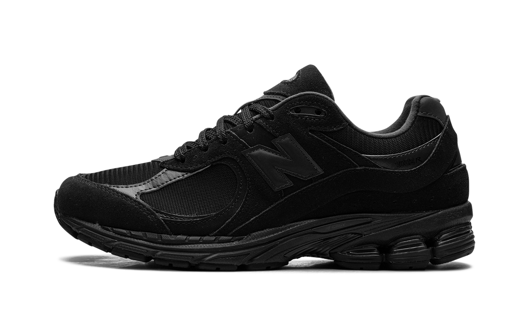 NEW BALANCE 2002R TRIPLE BLACK SUEDE