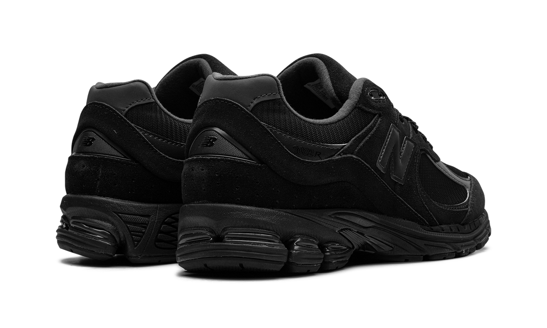 NEW BALANCE 2002R TRIPLE BLACK SUEDE