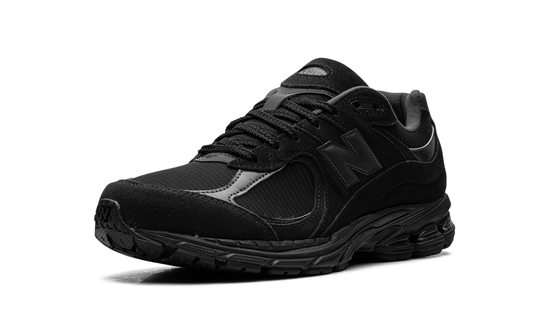 NEW BALANCE 2002R TRIPLE BLACK SUEDE