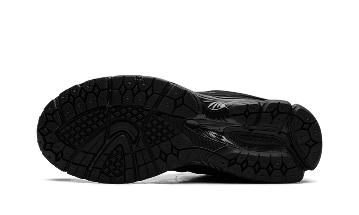 NEW BALANCE 2002R TRIPLE BLACK SUEDE