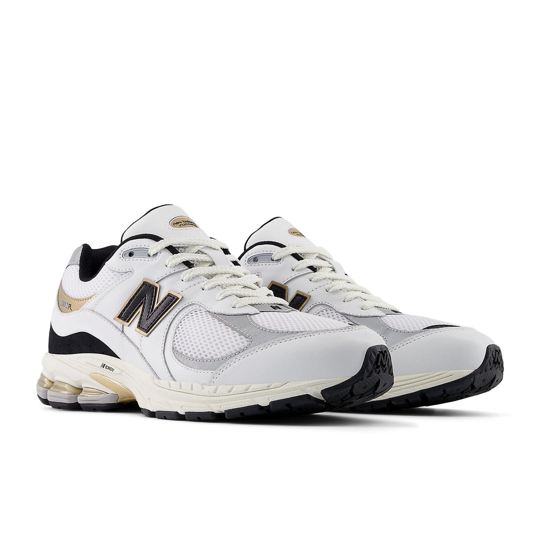 NEW BALANCE 2002R WHITE BLACK GOLD METALLIC